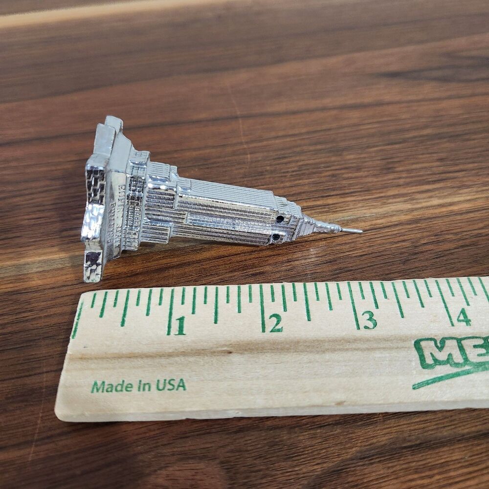 Vintage Metal New York City Statue of Liberty Empire State Salt & Pepper Shakers - Picture 9 of 11